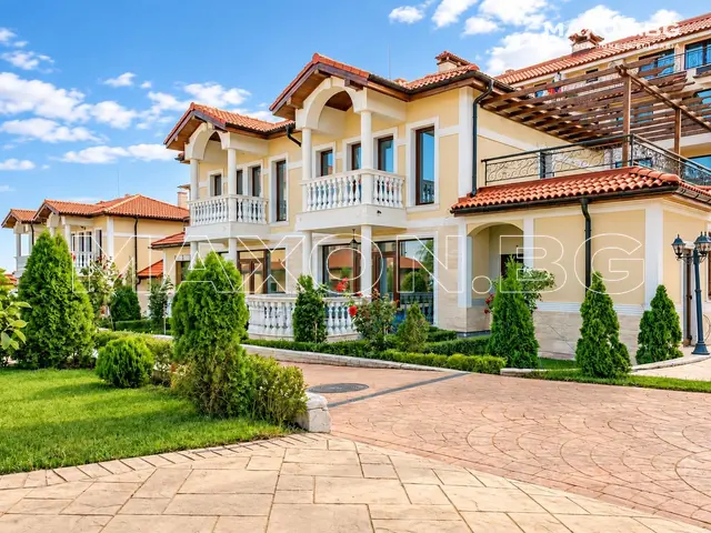 House Garden Complex — Галерия
