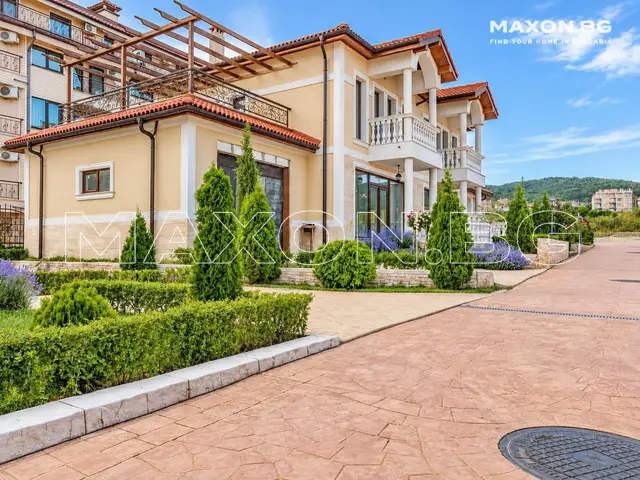 House Garden Complex — Галерия