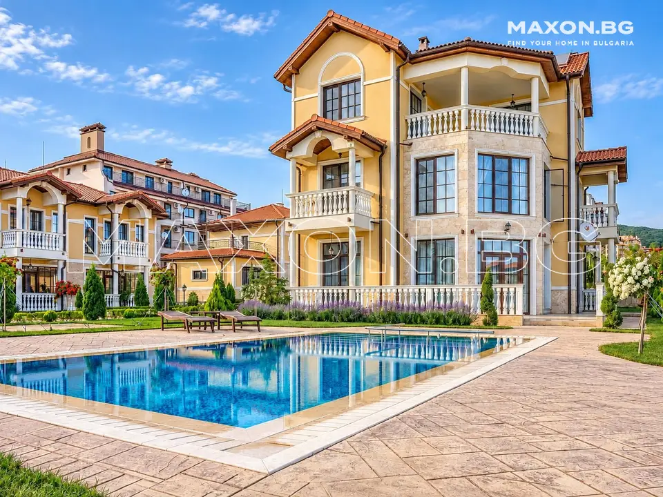 House Garden Complex — Галерия